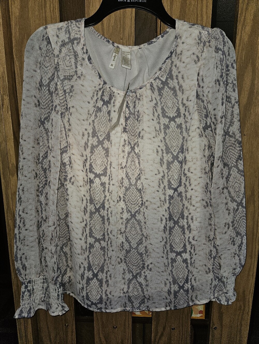 NWT Japna Sz M Gray and White Snake-Print Long-Sleeve Blouse